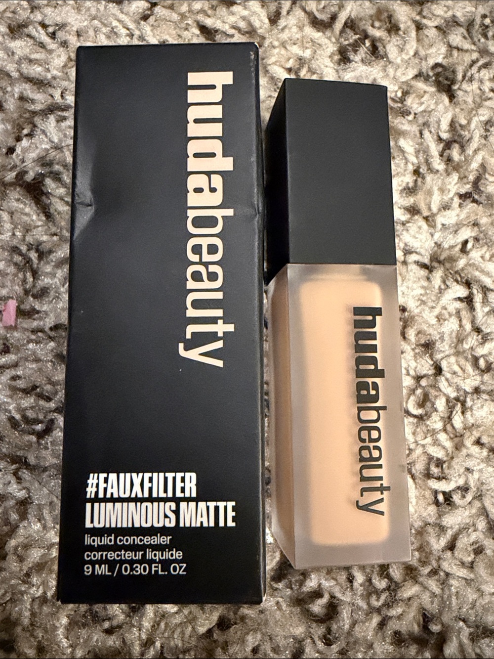 HUDA BEAUTY Luminous Matte Concealer - cookie dough 4.3N